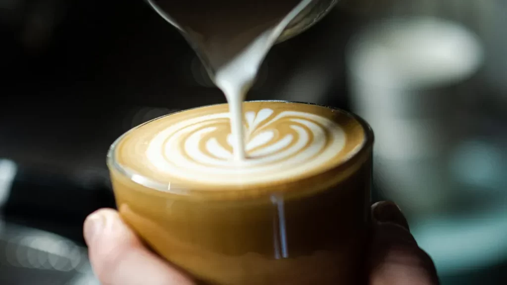 How to Make a Cafe-Quality Latte at Home with Your Coffee Machine